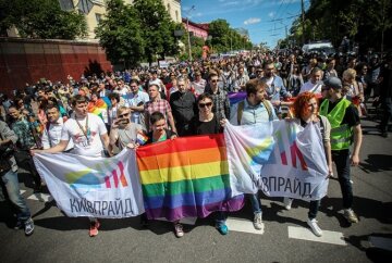 ЛГБТ-активісти стали жертвами жорстокого нападу в Києві, серед постраждалих діти: подробиці НП
