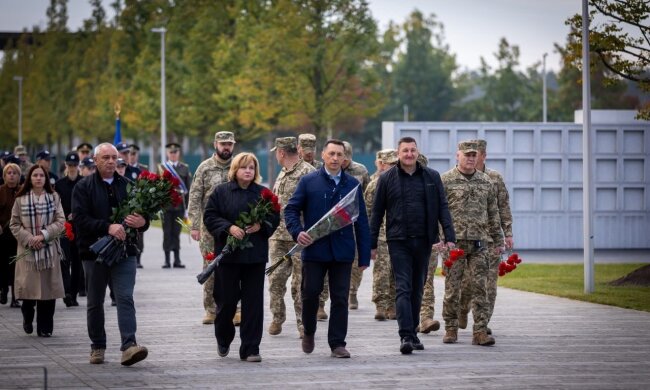 Вечная память Героям: на Национальном военном мемориальном кладбище с почестями похоронили четырнадцать защитников