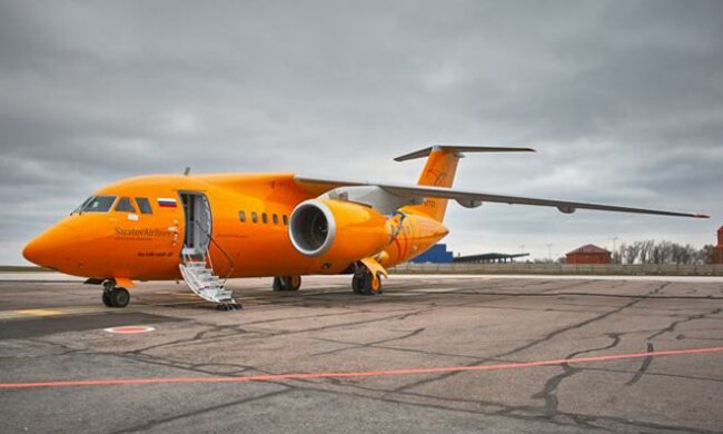 saratov-airlines-an-148-01