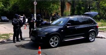 "Зв'язали скотчем і винесли 200 тисяч": банда грабіжників активізувалася в Одесі, відео