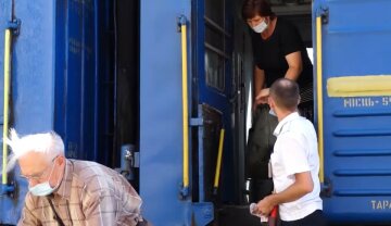 "Укрзализныця" довела пассажиров до бунта, гремит скандал: "предложили выйти в час ночи...."