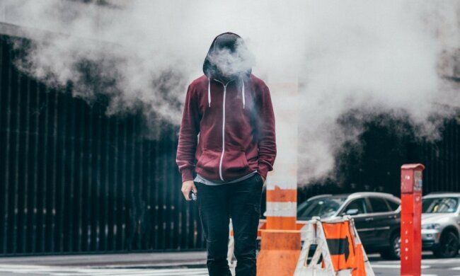 курильщик, дым