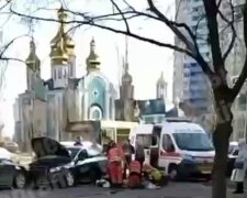 Новая трагедия на дороге в Киеве: водитель потерял сознание и вылетел на встречку, видео в места