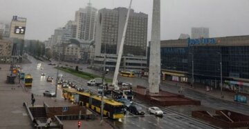 В Киеве начались работы по демонтированию советской звезды