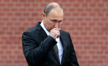 Мерзкого двойника Путина засекли в женской одежде: Подыскивает бункер
