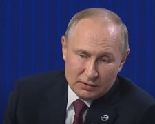 Путін приголомшив виглядом під час нового виступу: "Рука, як у Єлизавети при зустрічі з Трасс..."