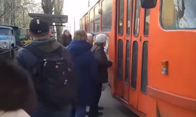 В Одесі шукають людей, які втратили документи в громадському транспорті: оприлюднено список