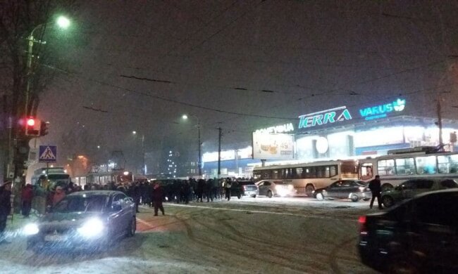 Чоловік зняв з себе все в центрі Дніпра, фото: «вирішив сьогодні покарати»