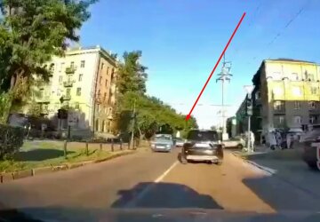 В Харькове возле парка сбили пешехода: запись с видеорегистратора