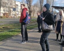Транспортный коллапс сковал Одессу: люди штурмуют трамваи и троллейбусы, фото