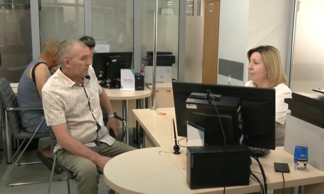 Гуманітарна допомога для пенсіонерів і ВПО у Полтаві та області