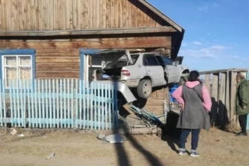 Машина на повному ходу влетіла в будинок: "У кімнаті з мамою спав тримісячний малюк"