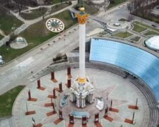 В центре Киева девушки решили спеть гимн России: история получила неожиданное продолжение, видео