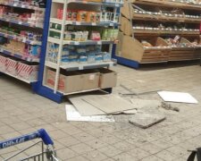 Потолок рухнул в киевском супермаркете, в магазине были люди: кадры с места ЧП