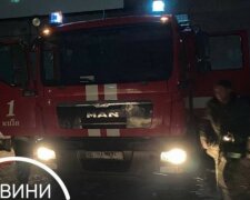 Склад хімікатів загорівся в Києві, кадри з місця НП: рятувальники кинули всі сили на ліквідацію пожежі