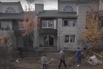 Волонтеры помогли многодетной семье из Мариуполя обрести новый дом: трогательное видео