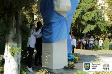 До річниці смерті львів’яни відкрили пам’ятник Василю Стусу