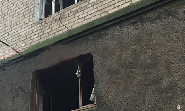 Чоловіка викинули з вікна будівлі: кадри і подробиці НП у Дніпрі