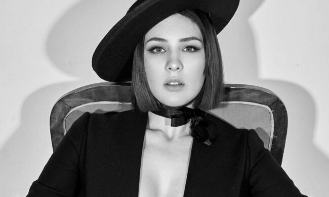 MARUV у латексному боді і нашийнику покрутила "горіхом" прямо в камеру: "Як персонаж з…"