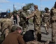 Украина работает над возвращением защитников Мариуполя: стало известно, где и в каких условиях они находятся