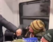"Базар, вокзал і на росію": фанатку путіна з ганьбою прогнали з електрички під Києвом, відео
