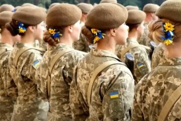 "Не придется перешивать чужое": как выглядит первая военная женская форма в Украине