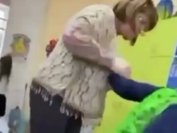 Учитель толкала и била по лицу ребенка с инвалидностью, видео: скандал в киевской школе