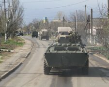 Багато військової техніки помічено на вулицях Одеси: кадри і деталі того, що відбувається