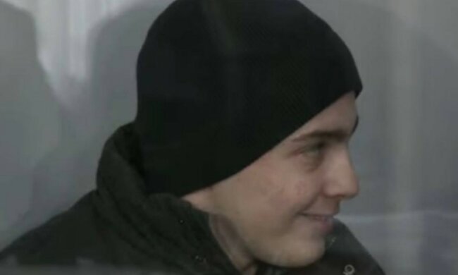 "Бледный, но довольный": поведение Коли Харьковского на суде показали на видео