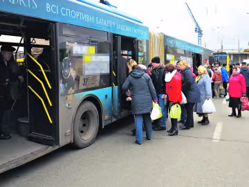 Лежав без свідомості, люди просто переступали: історія з тролейбусу вражає, це може трапитися з кожним