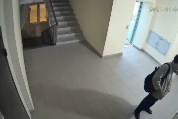 Подозрительный человек ходит по домам харьковчан, сделано предупреждение: "делает вид, что достает ключи"