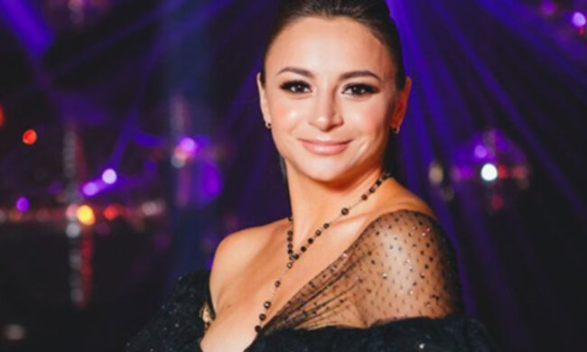 Гвоздьова з "Танців з зірками" показала ставного чоловіка, оцінила навіть Кухар: "Він красень у тебе!"