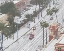 На вулицях Єгипту випав сніг, закривають школи і порти: відео несподіваного явища