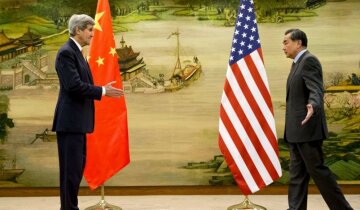 Госсекретарь США Джон Керри и глава МИД Китая Ван И