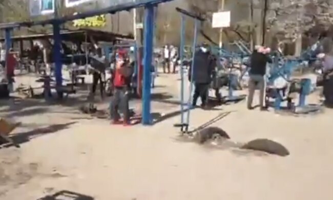 В сети показали, как киевляне нарушают карантин, полиция бездействует: позорные кадры