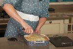 Заменит обед или ужин: "Мастер Шеф" Литвинова дала рецепт быстрого пирога с лавашем
