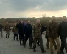 Українські герої повернулися додому, скільки військових вдалося звільнити: зворушливі кадри