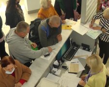 Безкоштовні продукти для ВПО та пенсіонерів у Харкові