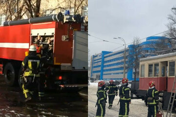 Трамвай спалахнув у Києві, вся кабіна в диму: перші подробиці і кадри вогняної НП