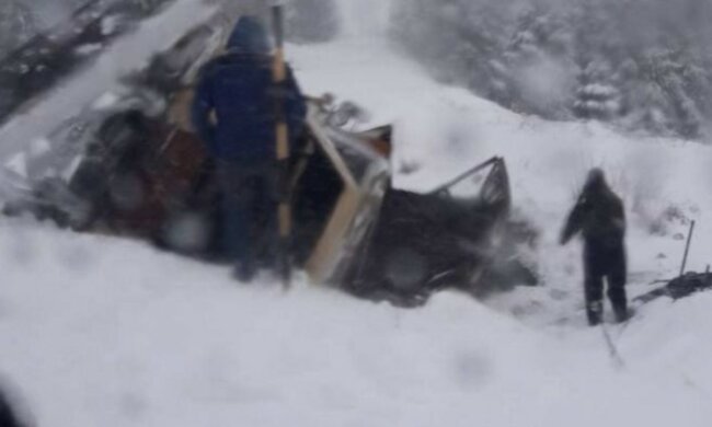 Непогода наделала беды на Львовщине, дороги перекрыты: где не проехать