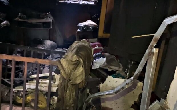 Літня харків'янка опинилася у вогняній пастці, кадри з місця: злетілися рятувальники