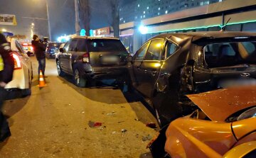 Водій збив дівчинку і протаранив кілька авто в Одесі, кадри: "їхав на червоний"