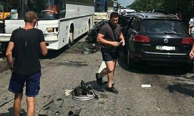 Водії з кортежу Зеленського легко відбулися за ДТП: як «покарали» винних