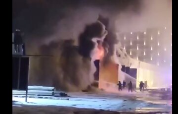 Масштабна пожежа спалахнула під Москвою, у вогні тисячі кв. метрів: кадри з місця
