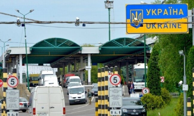 Правила в'їзду в Україну кардинально змінилися, озвучено вимоги: "потрібно мати при собі..."