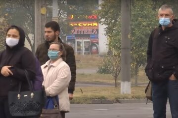 карантин маски українці люди