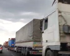 Открыл дверь и звал на помощь: на въезде в Одессу спасли водителя- дальнобойщика