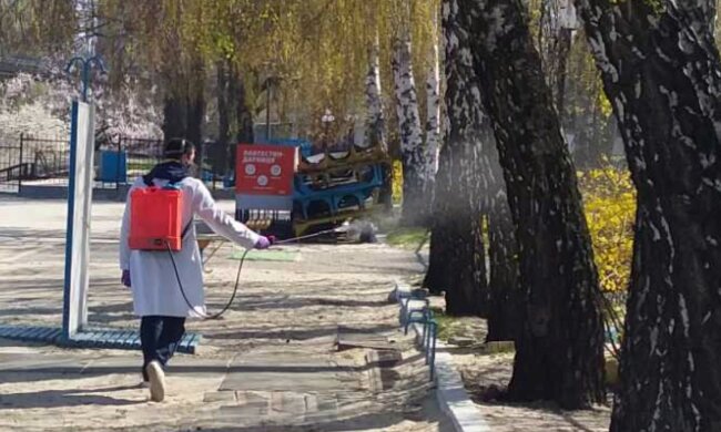 Хімікати кинули в бій на київські пляжі, фото: "для знищення..."