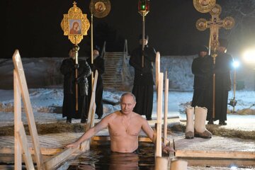 Вова, шкода ти не потонув: водохресні купання Путіна викликали істерику в мережі