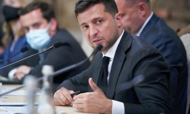 "Інакше відставка": Зеленському після подій у Луцьку запропонували налагодити зв'язок з бойовиками "Л/ДНР"